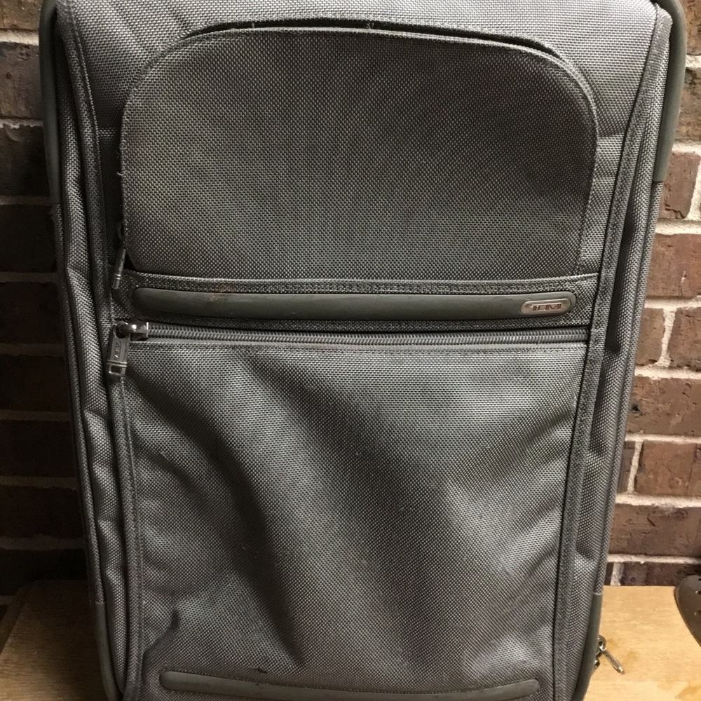 Tumi Frequent Traveler Suitcase 22000S4 Gray Luggage Carry On 22” Lightweight